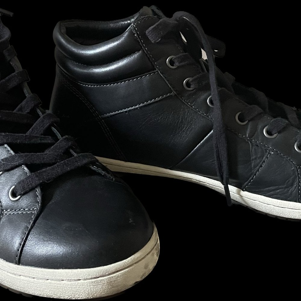 Taos - Women's size 11 - Black ankle sneakers - New